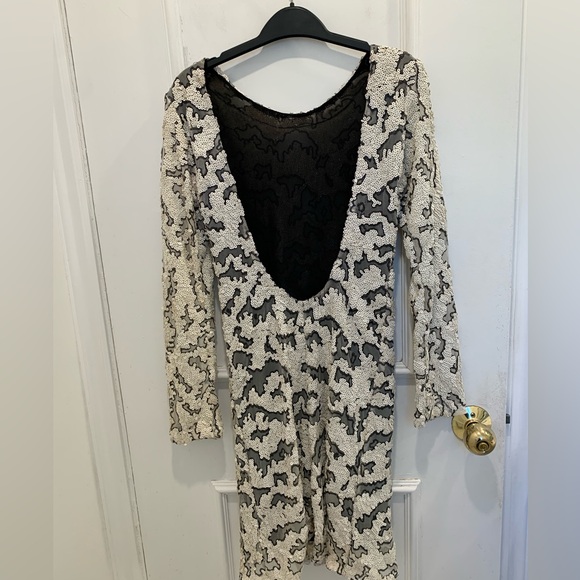 Alexis Vinica Open Back Sequin Sheer dress. Size M - Picture 6 of 10